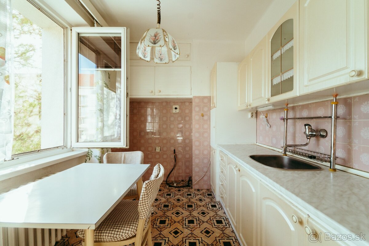 NA PRENÁJOM 2i BYT V MESTE HOLÍČ - 2