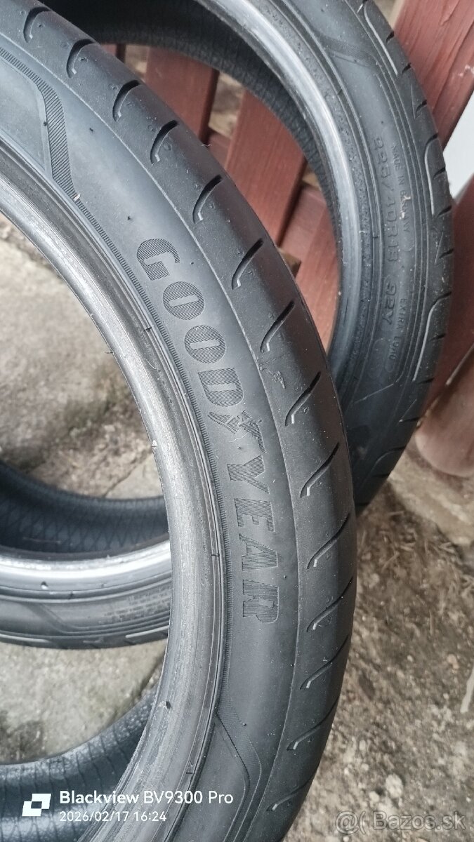 Predám pneu 225/40 R18 - 2