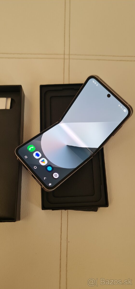 Predám Samsung Galaxy Z Flip 6 - 2