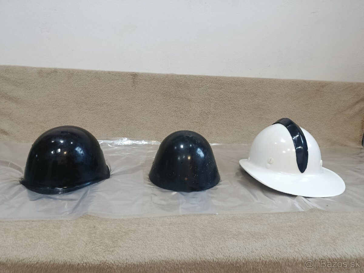 Helmy - 2 vojenské+1 hasičské (biele) - 2