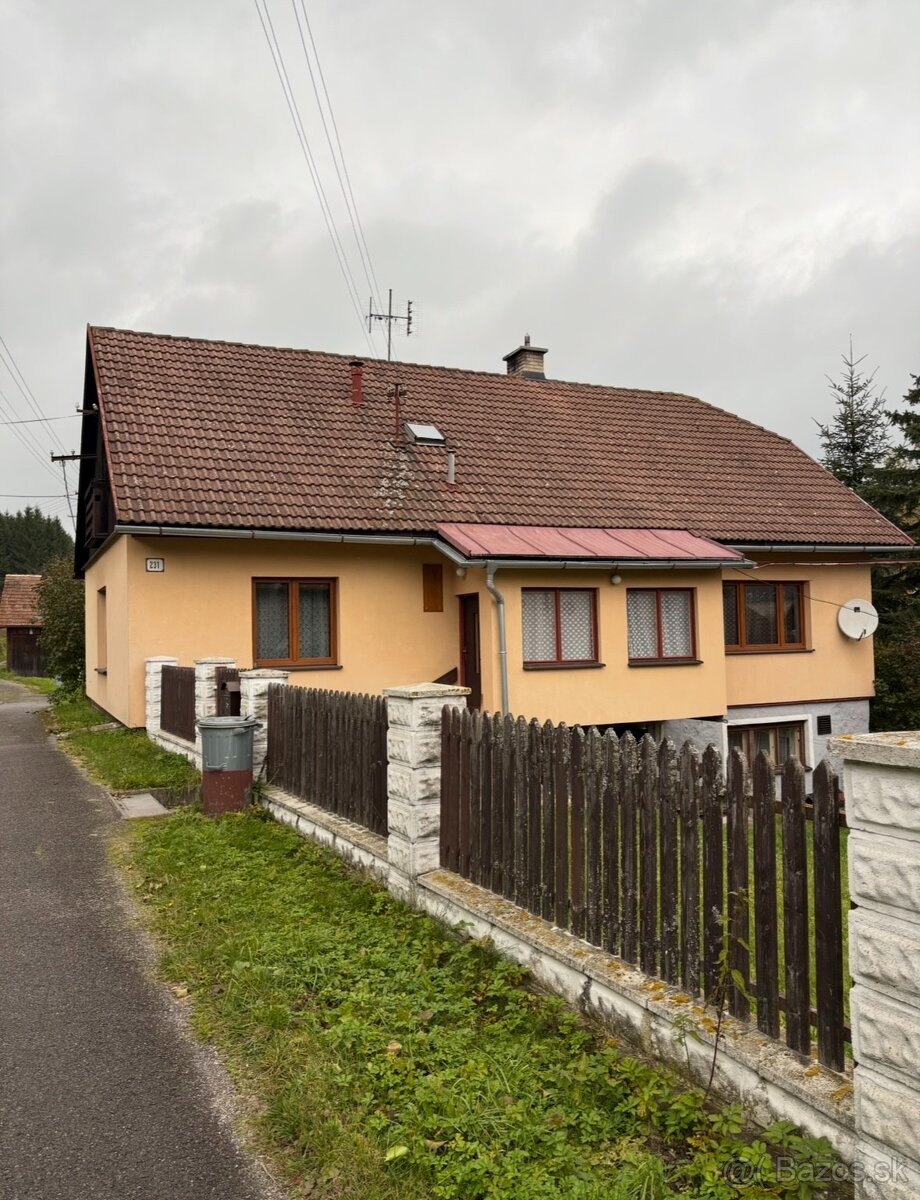 Predaj rodinného domu s veľkým pozemkom v obci Turček - 2