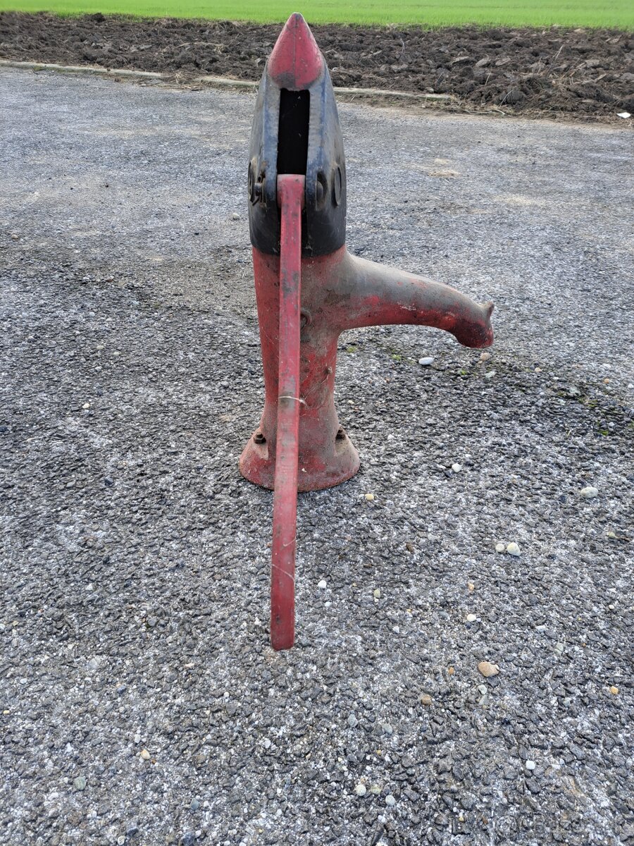 Ručná pumpa na vodu - 2