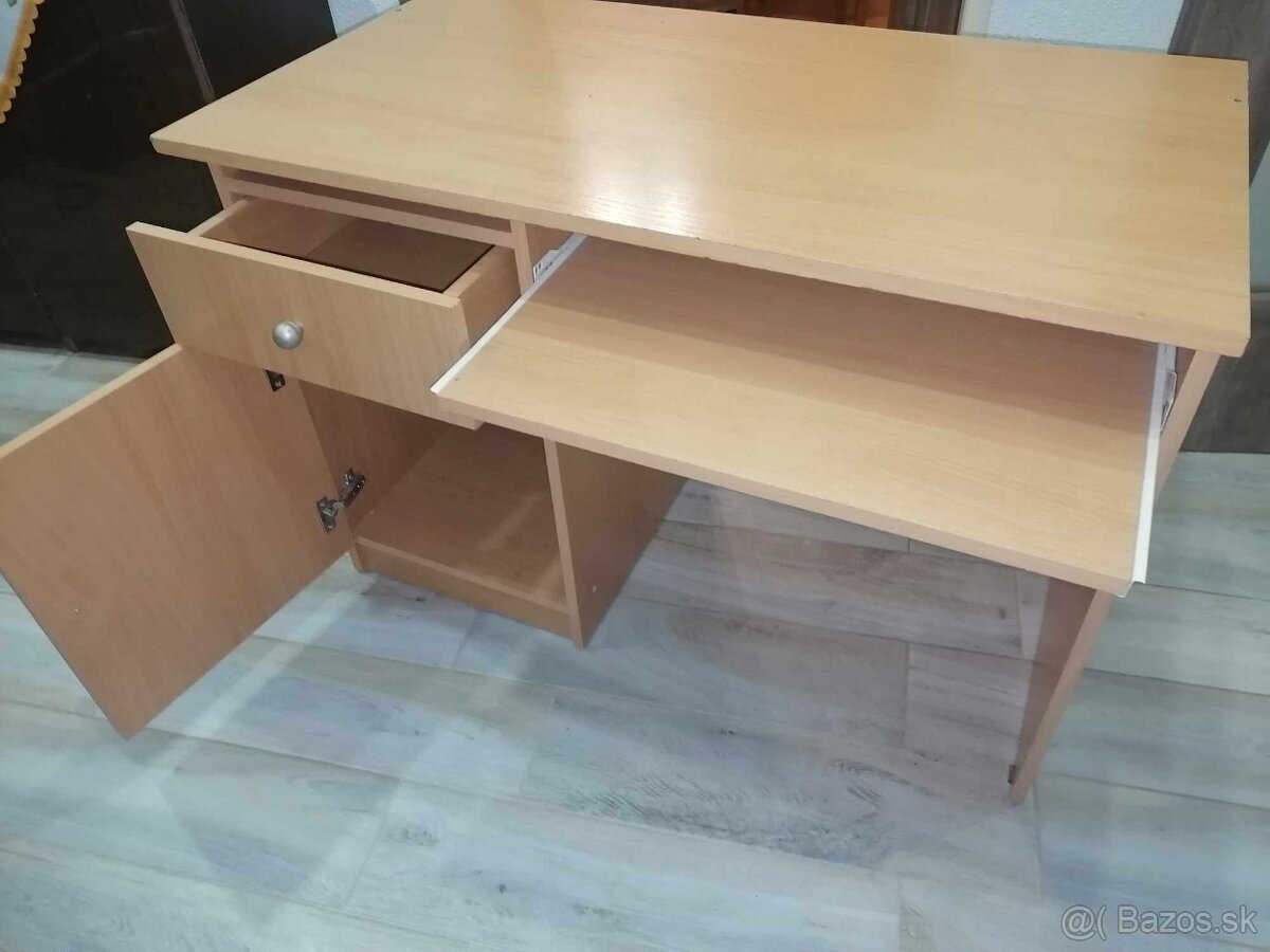 Darujem písací stôl, rozkladací gauč - 2