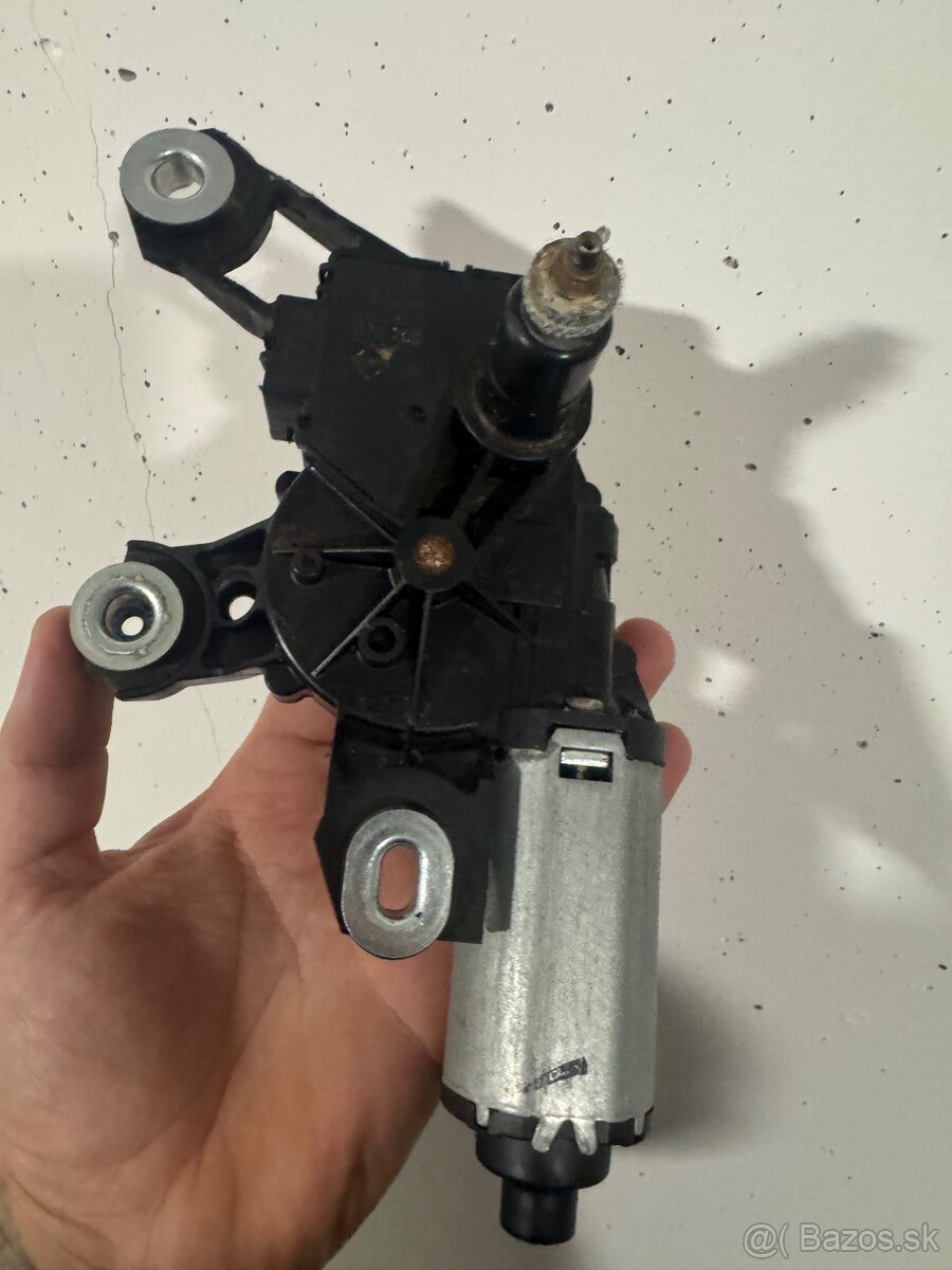 Motorček zadného stierača - 2