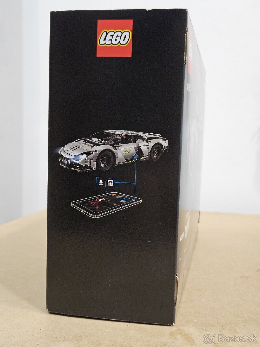 LEGO 42214 Lamborghini Revuelto - 2