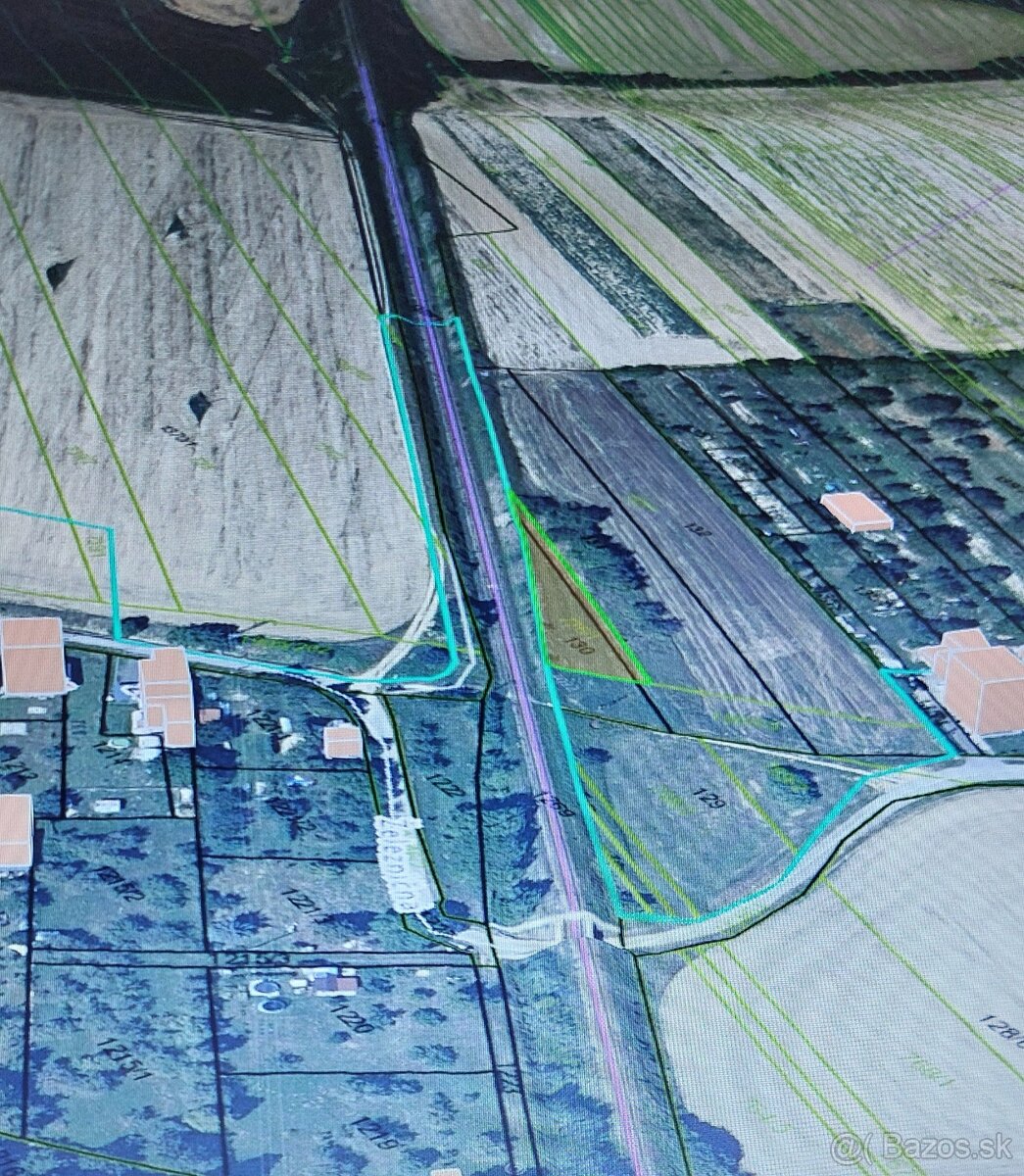 Orná pôda 719m2 - 2