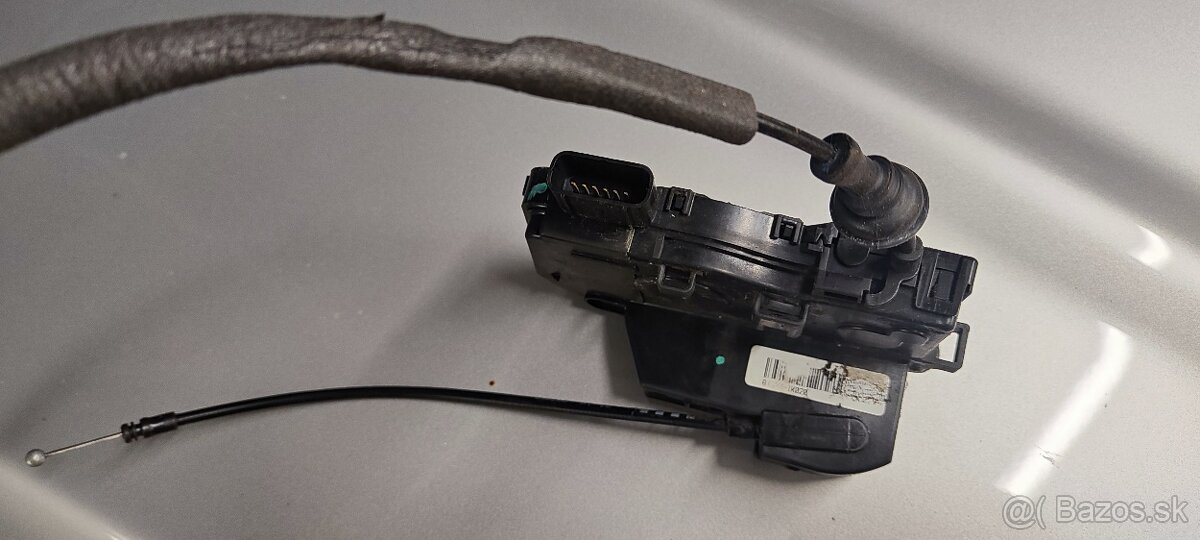 Hyundai ix20 pravý predný zámok - 2