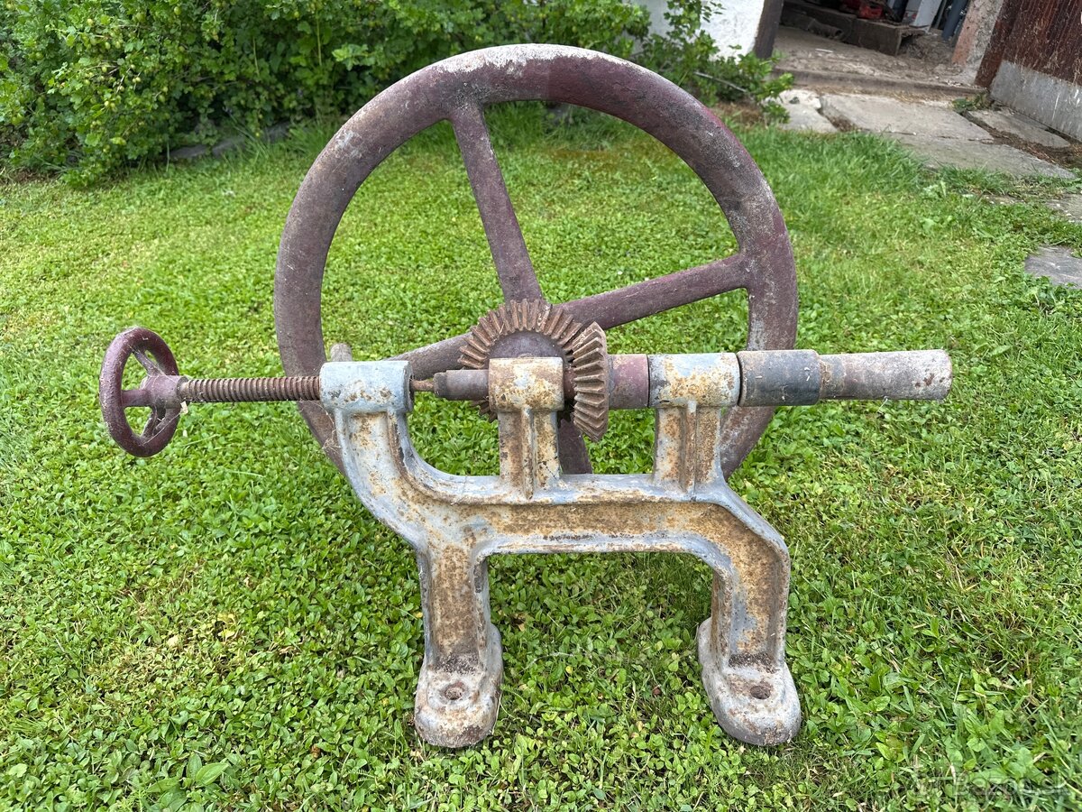 Ručná stojanova vŕtačka - 2