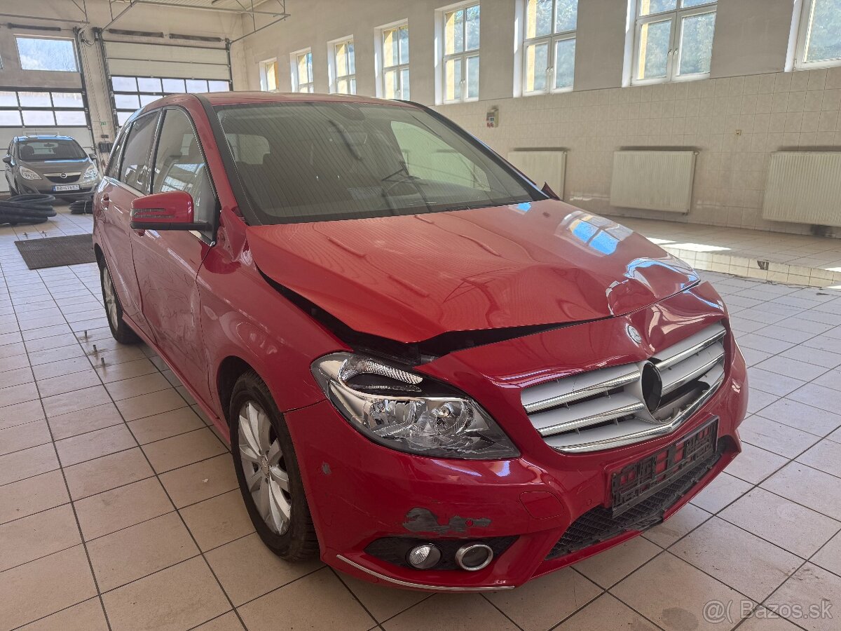 Mercedes Benz B180 - 2