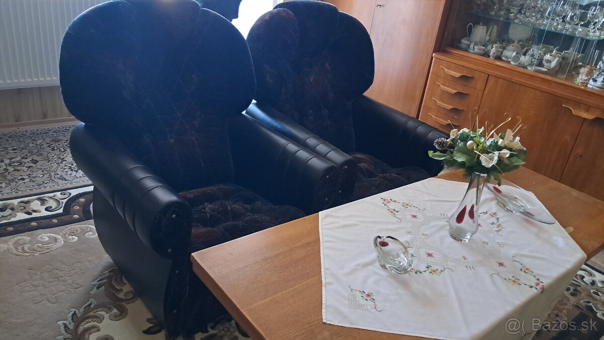 Rozkladacia sedacia súprava s dvoma ušiakmi. - 2