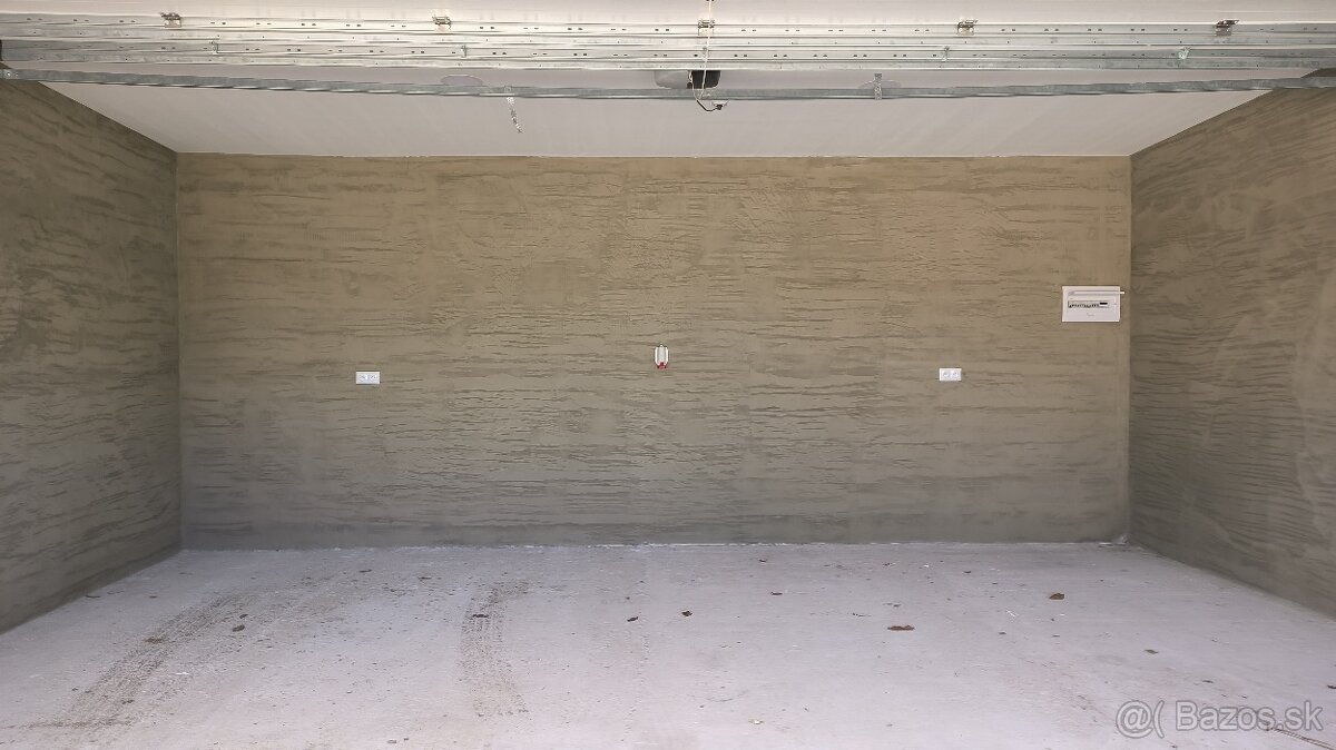 Garáž v oplotenom a zabezpečenom areáli - 2