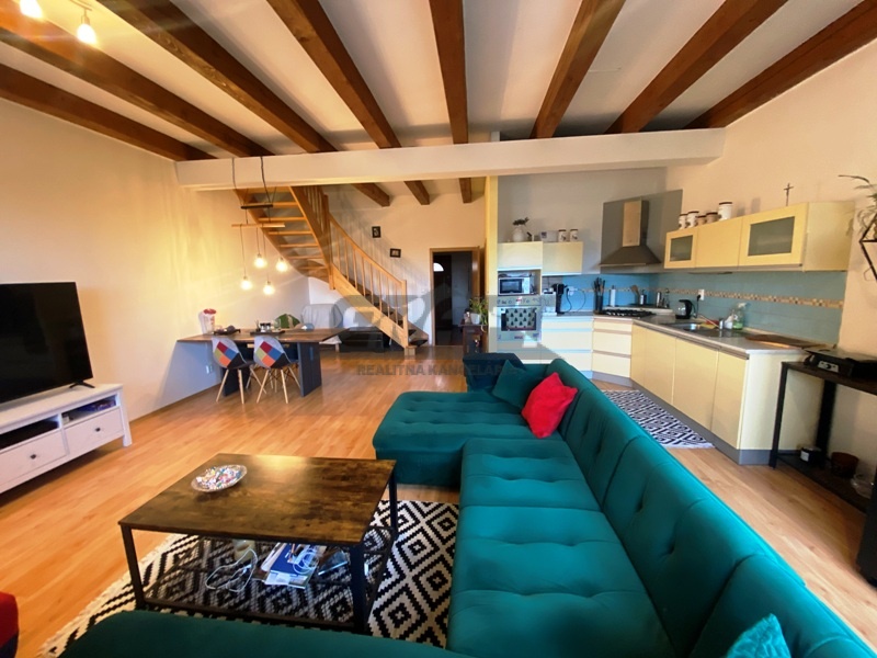 Na predaj veľký 4-izb. mezonetový byt – Rovinka - 2