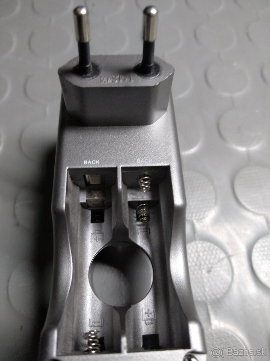 Nabíjačka baterií 4xAA alebo 4x AAA - 2