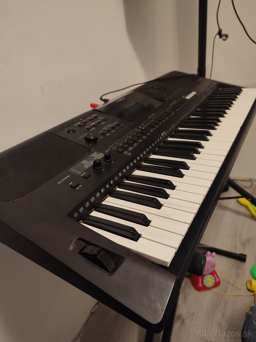 Yamaha psr e453 - 2
