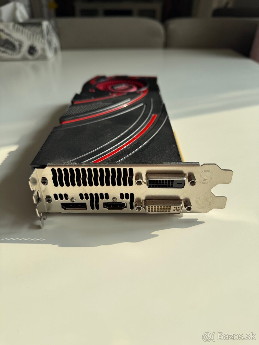 AMD Radeon R9 285 - 2GB - 2