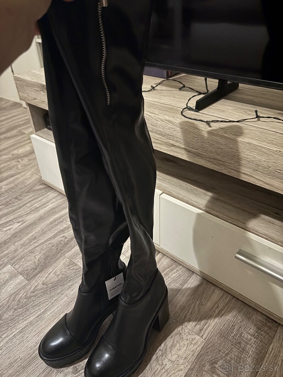 Čierne čižmy nad kolená - 2