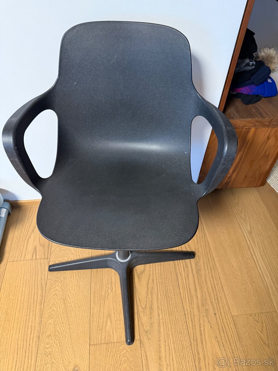 Predam otocne stolicky z IKEA - 2