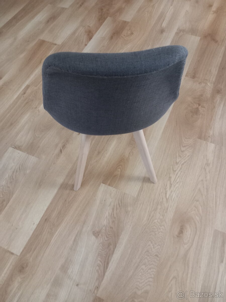 Čalúnená jedálenská stolička - 2