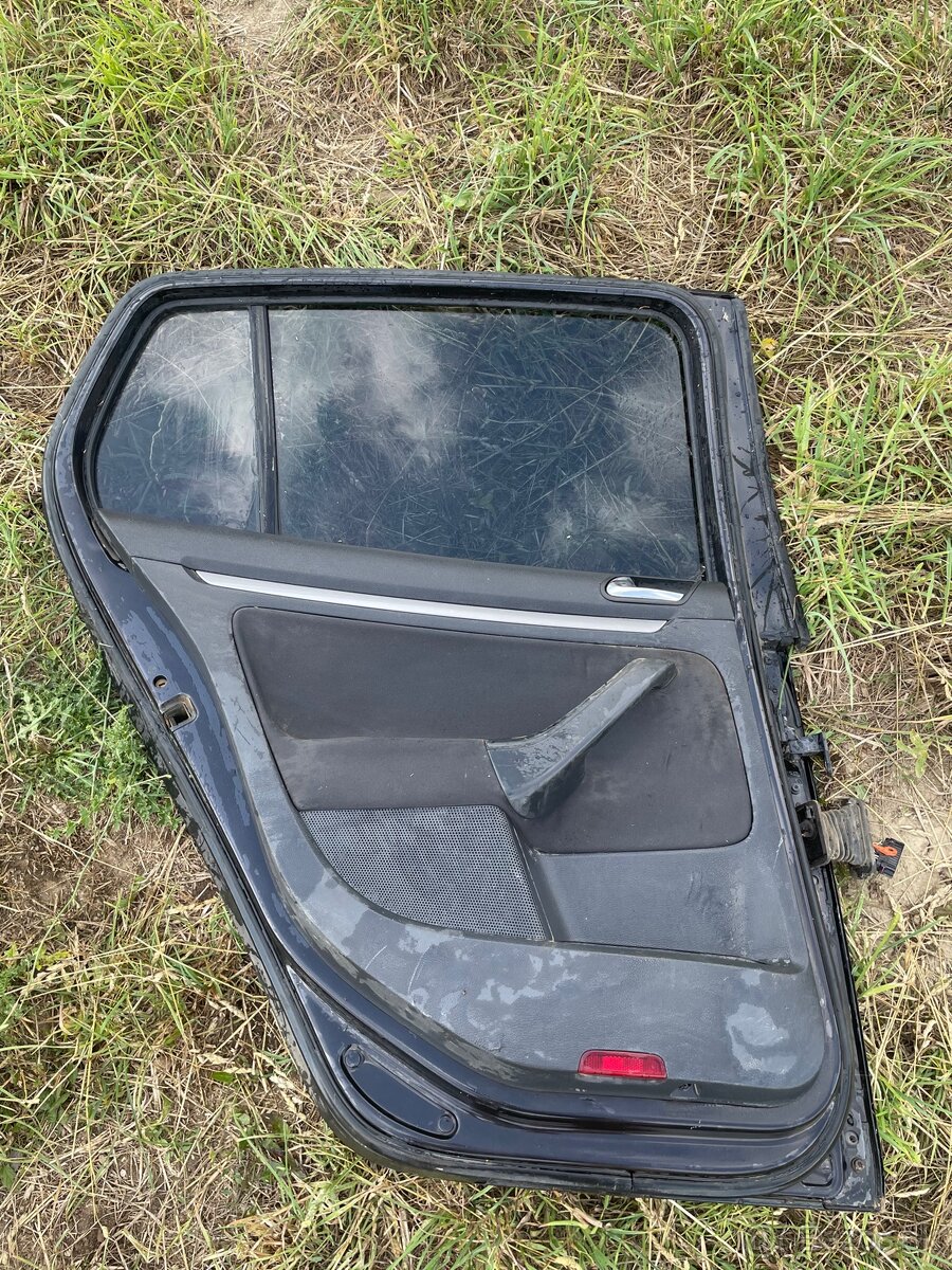 Golf 5 dvere (zadné lavé) - 2