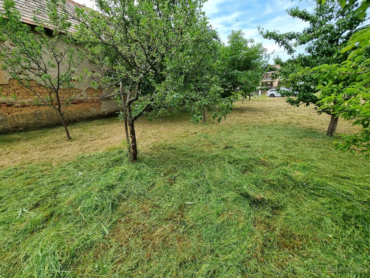 Predam pozemok v centre obce Točnica - 2