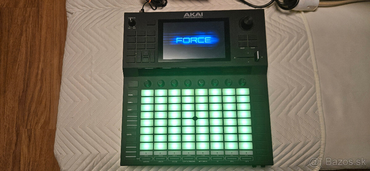 Akai Force Groovebox - 2