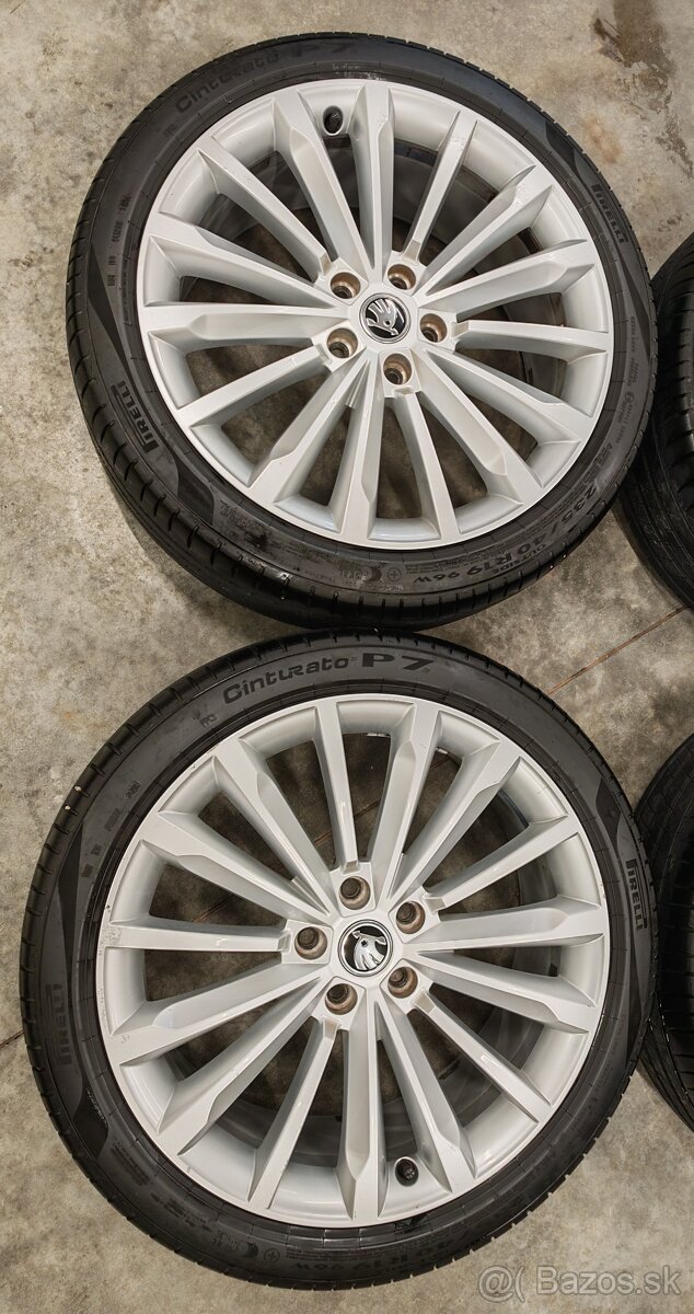 Škoda Trinity 5x112 R19 235/40 - 2