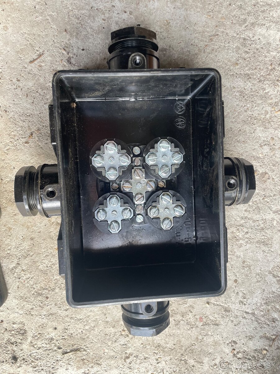 Veľké krabice acedur - 2