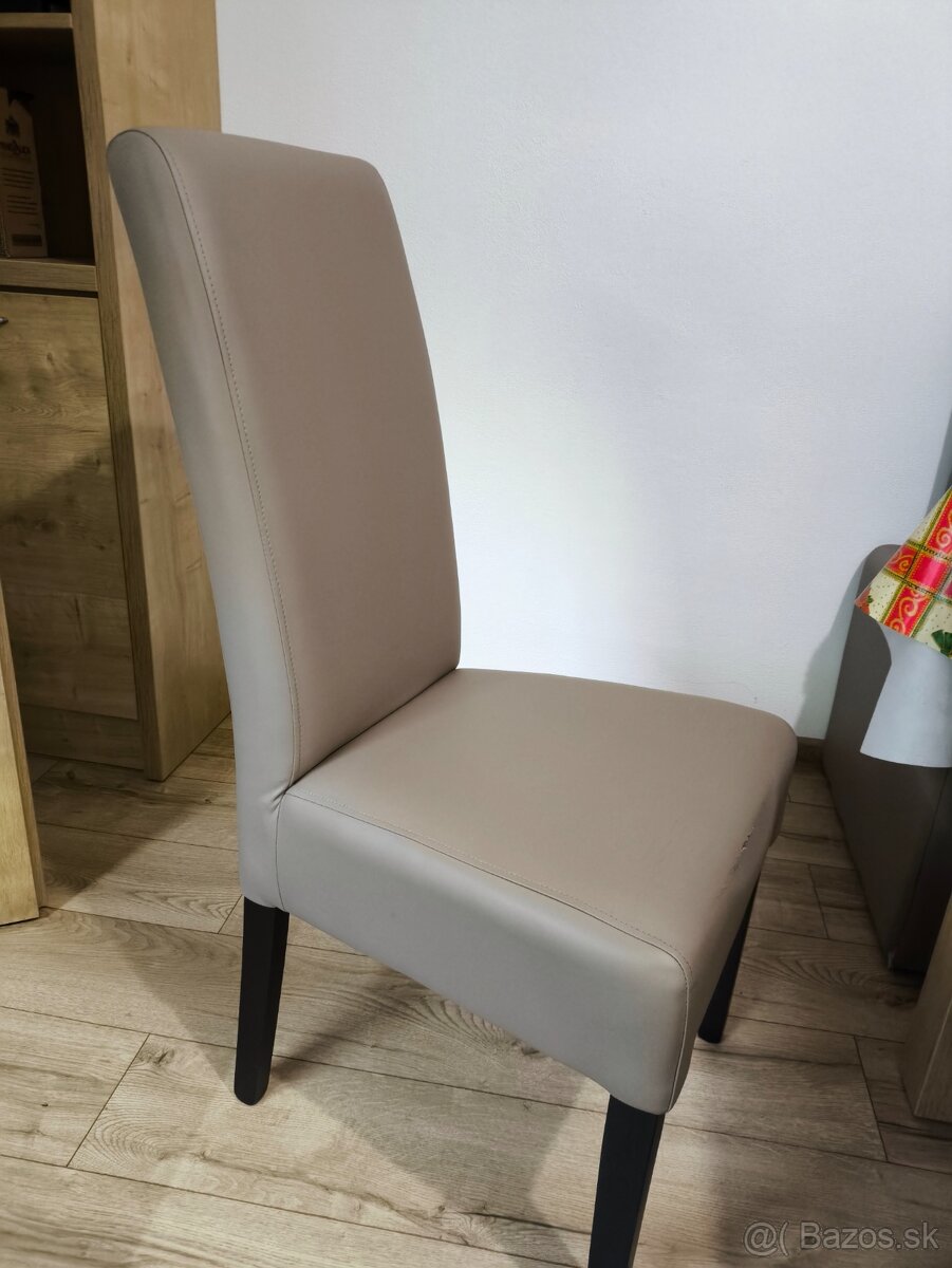 Predám veľkú rohovú lavicu a tri stoličky - 2