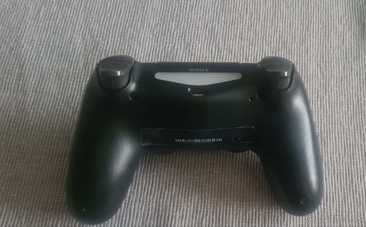 PS4 ovládač - 2