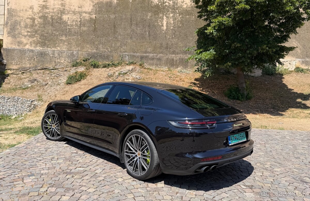 Porsche Panamera 4 E-Hybrid SK auto 2. majitel - 2