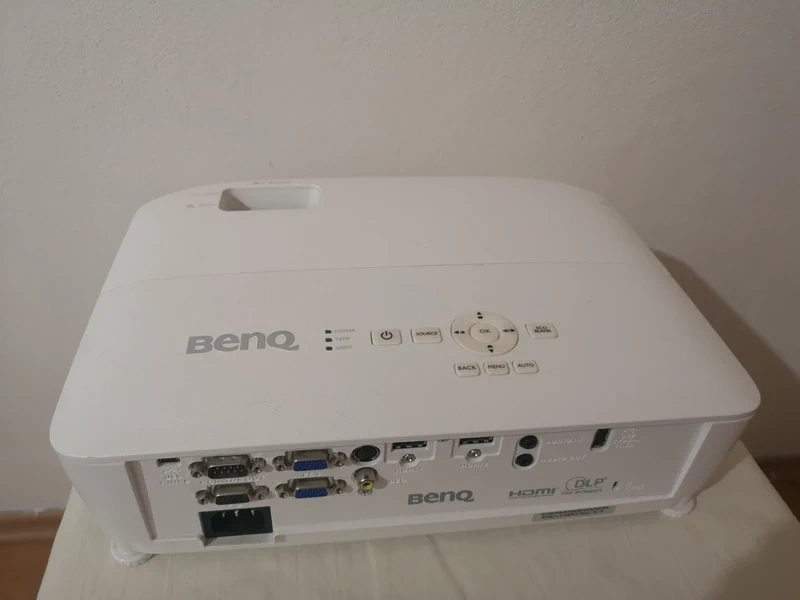 LED projektor benq mx 536 - 2