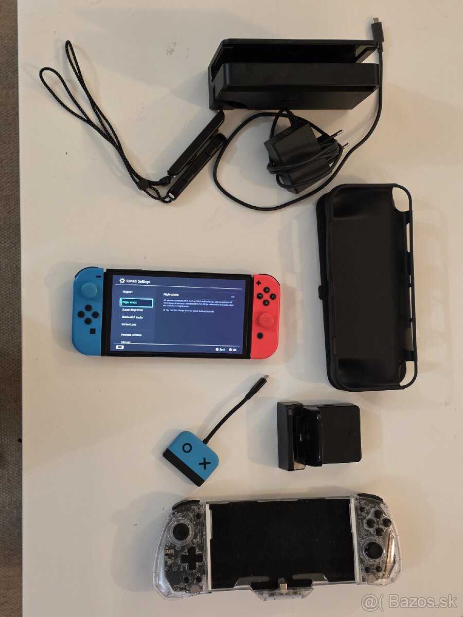 Nintendo Switch OLED + 3× dock, NexiGo ovládač a obal - 2