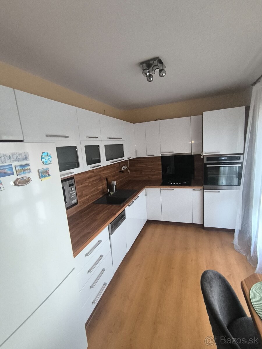 VOĽNÝ 🏡 prenajmem 2-izbový byt – 59 m², ul. SNP - 2