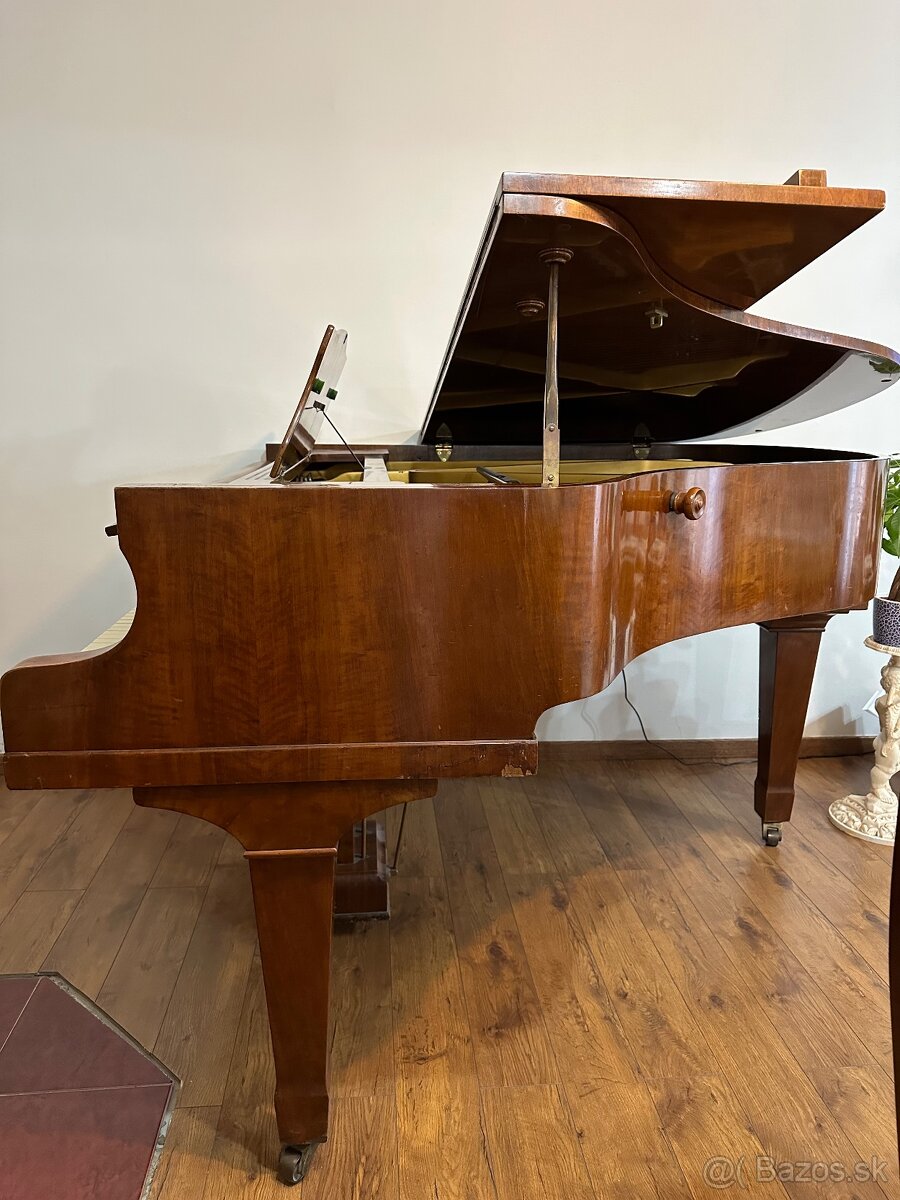 Predám Petrof krídlo - 2