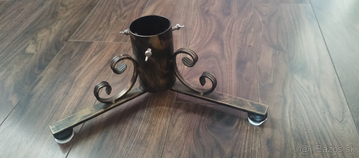 Ručne kovany stojan pod stromček - 2