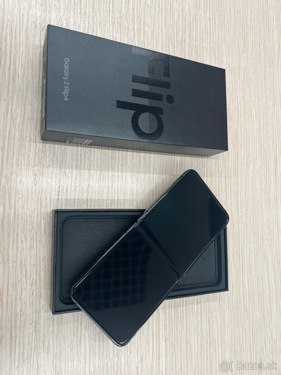 Predám Samsung Galaxy Z Flip 4 8GB Rám 128GB Black - 2