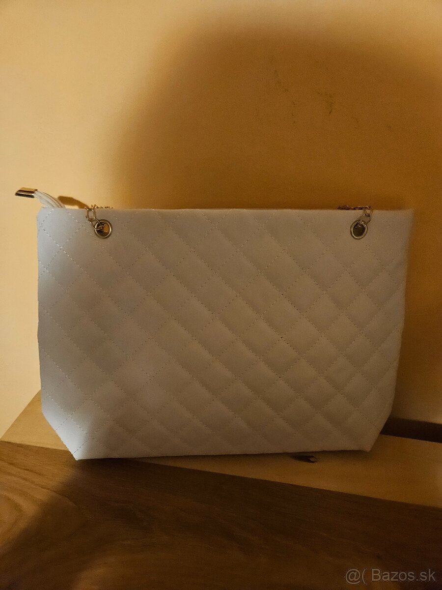 Biela kabelka na retiazke - 2