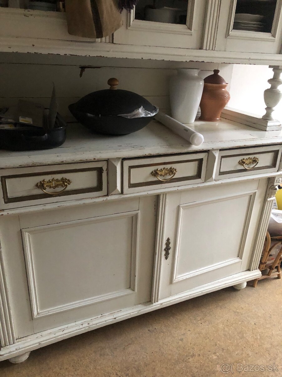 Starožitný kredenc - 2