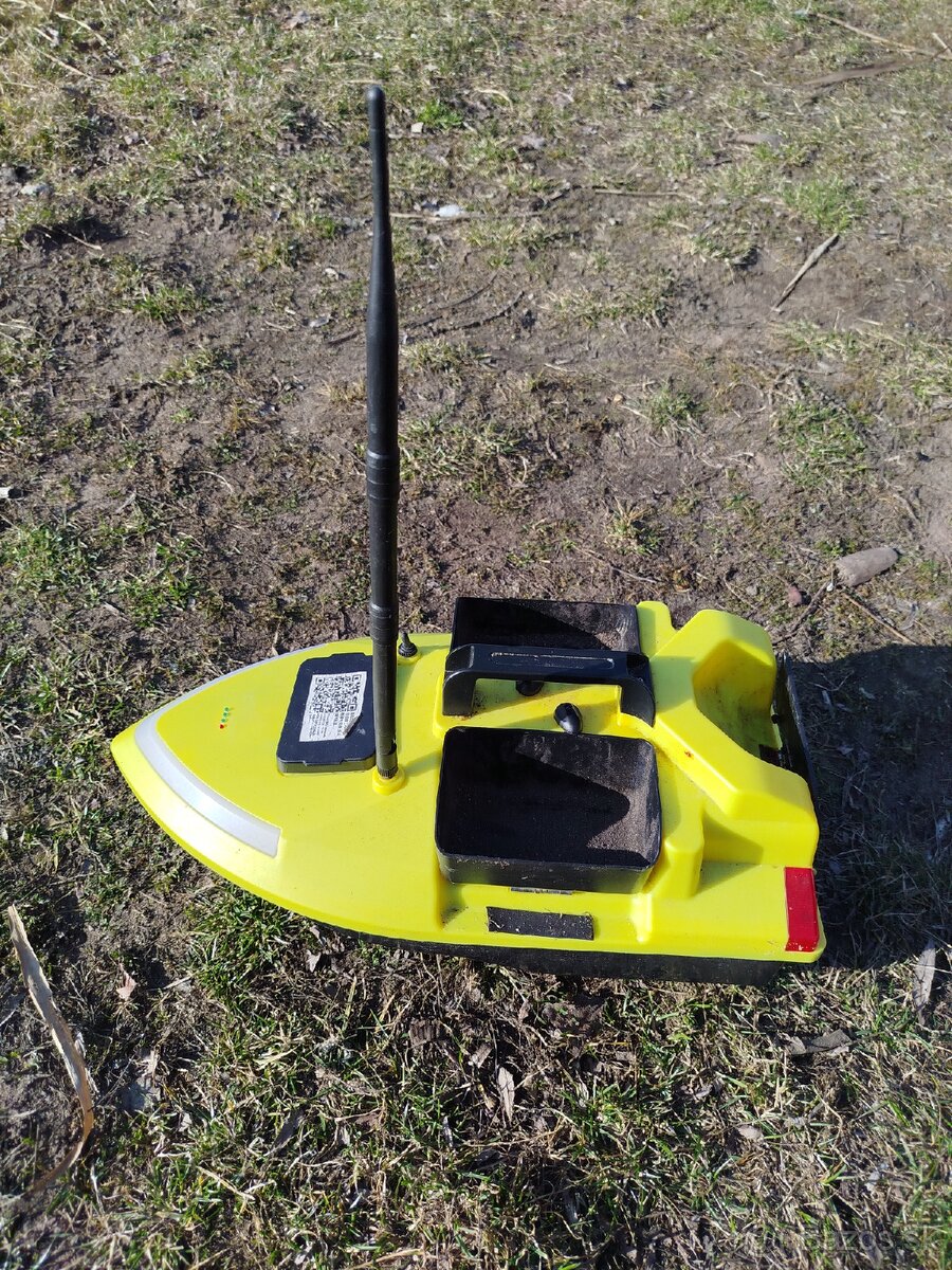 Zavážacia lodička s GPS - 2