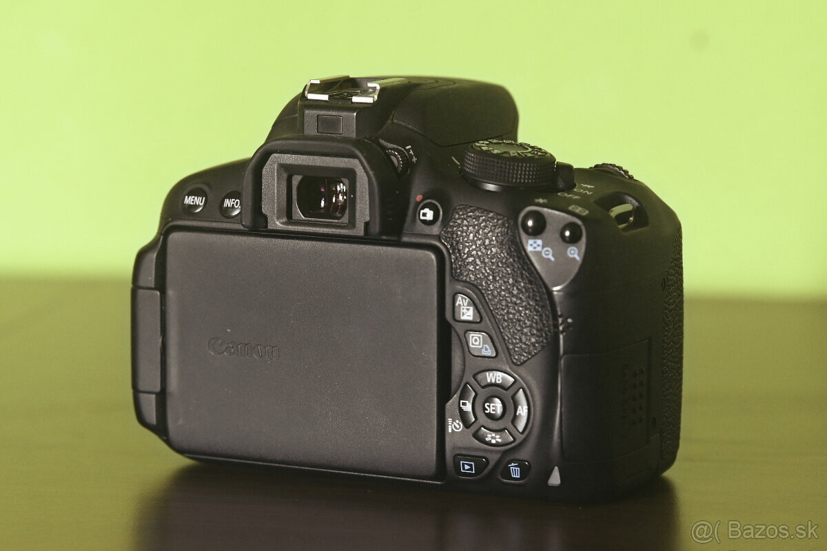 Canon 700D (nefunkčný vstavaný blesk) - 2