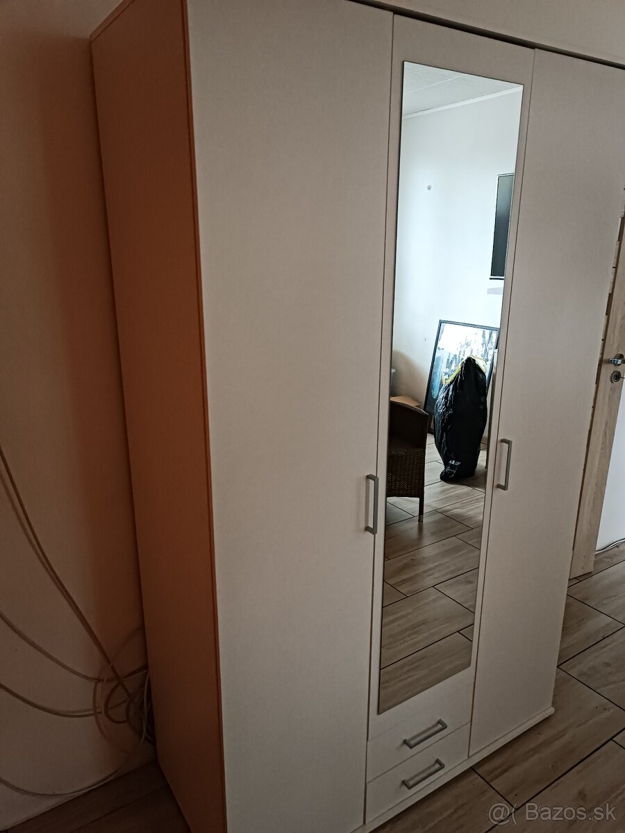 Šatníkova skriňa - 2