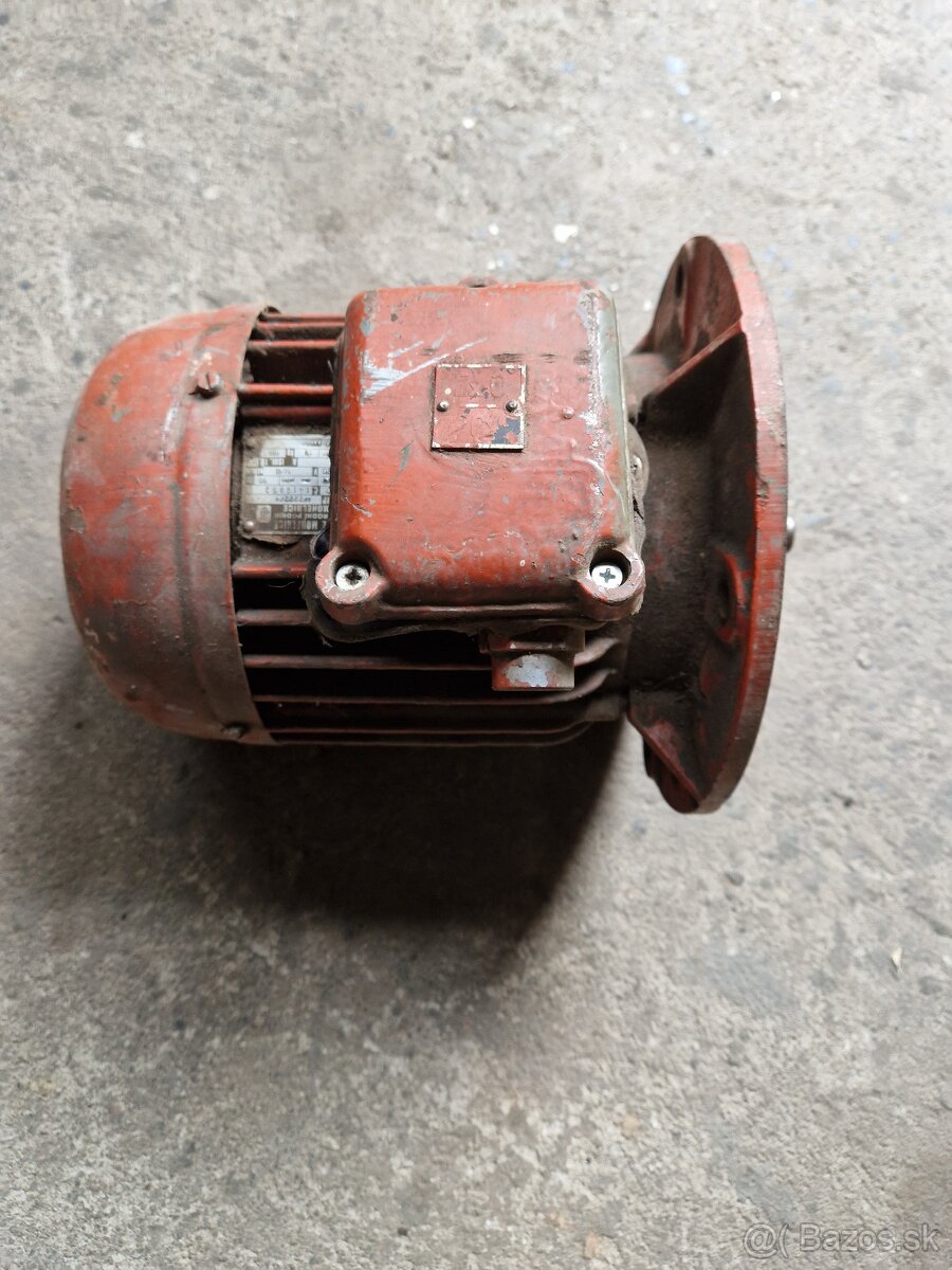 Prirubový elektromotor - 2