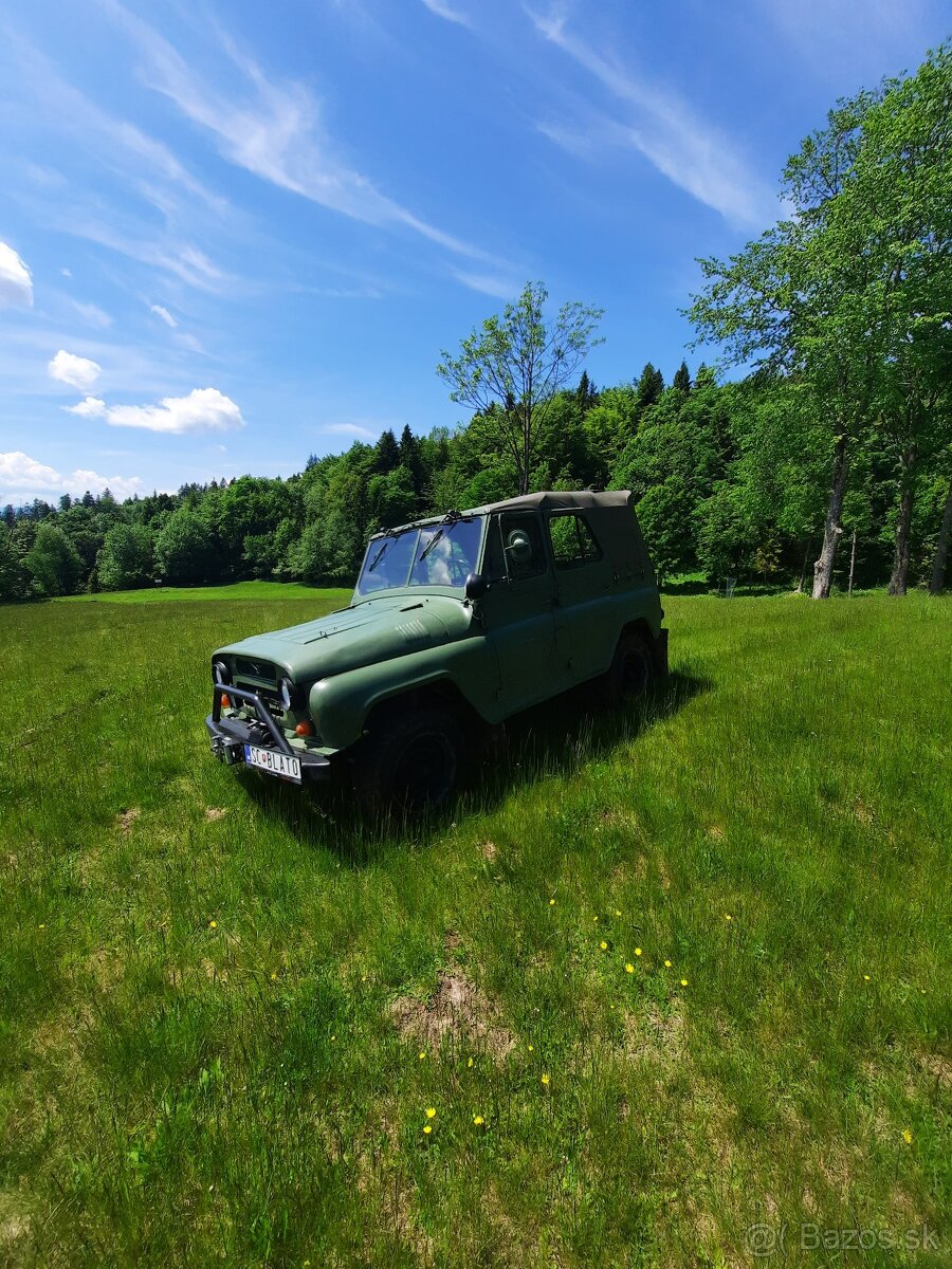 UAZ 469 2.4L Benzín
