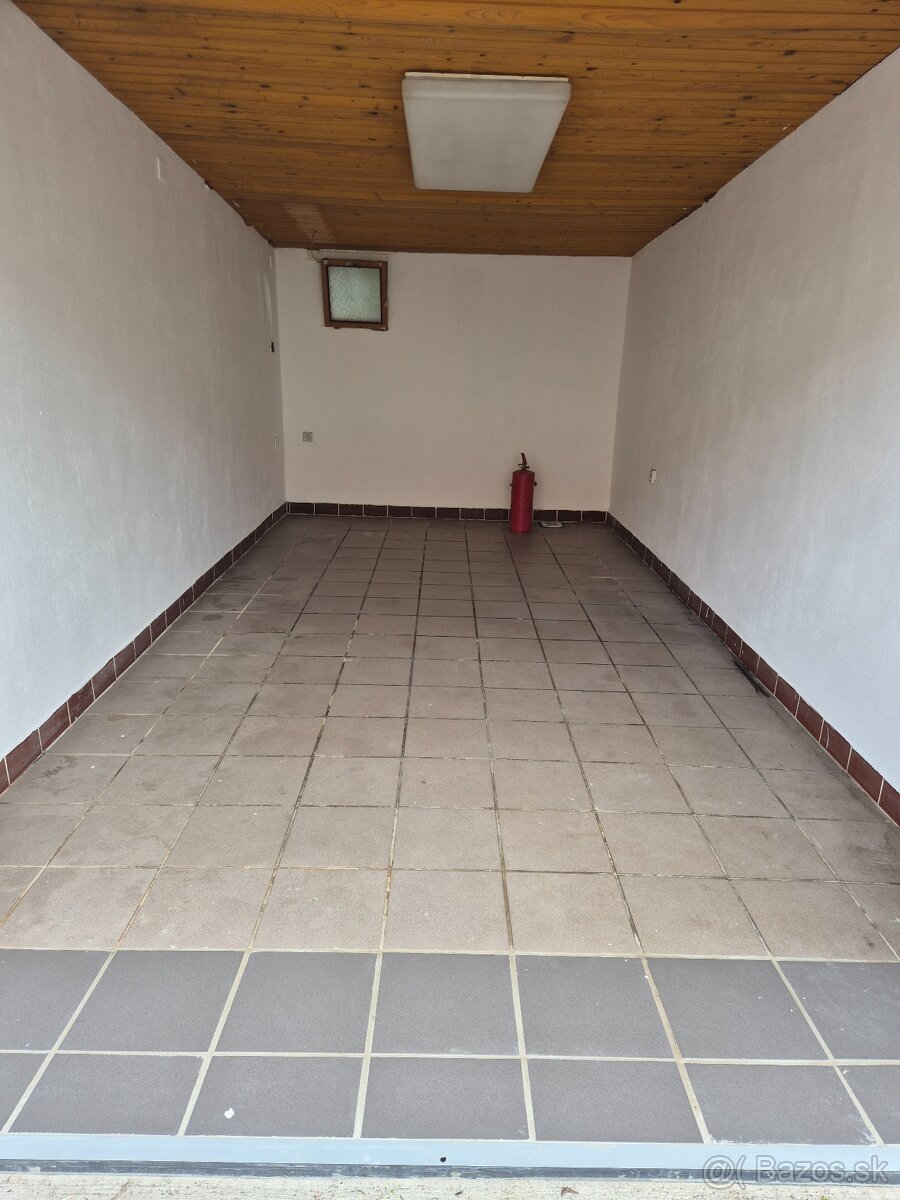 Garaz + parkovacie miesto - pri Mlynoch - 2