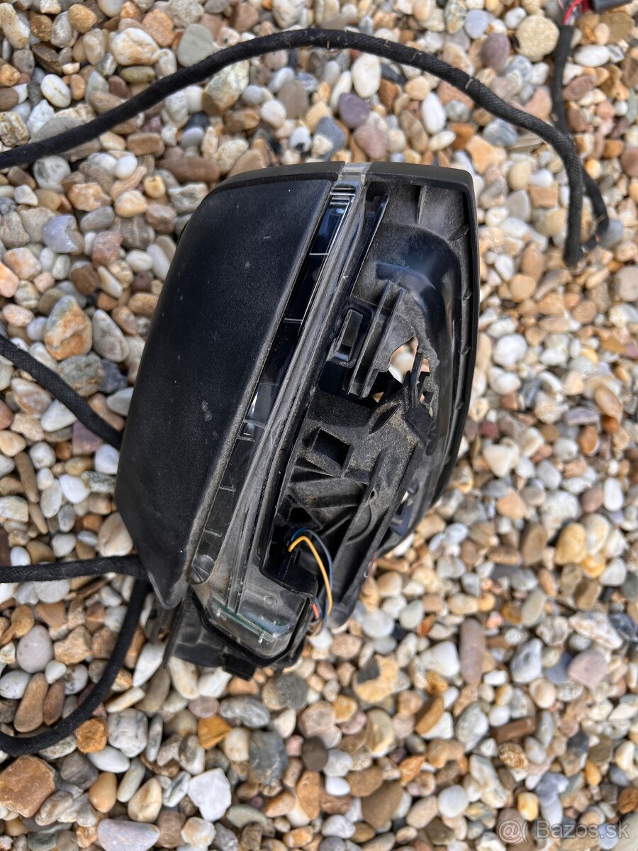 Skoda superb práve spätne zrkadlo - 2