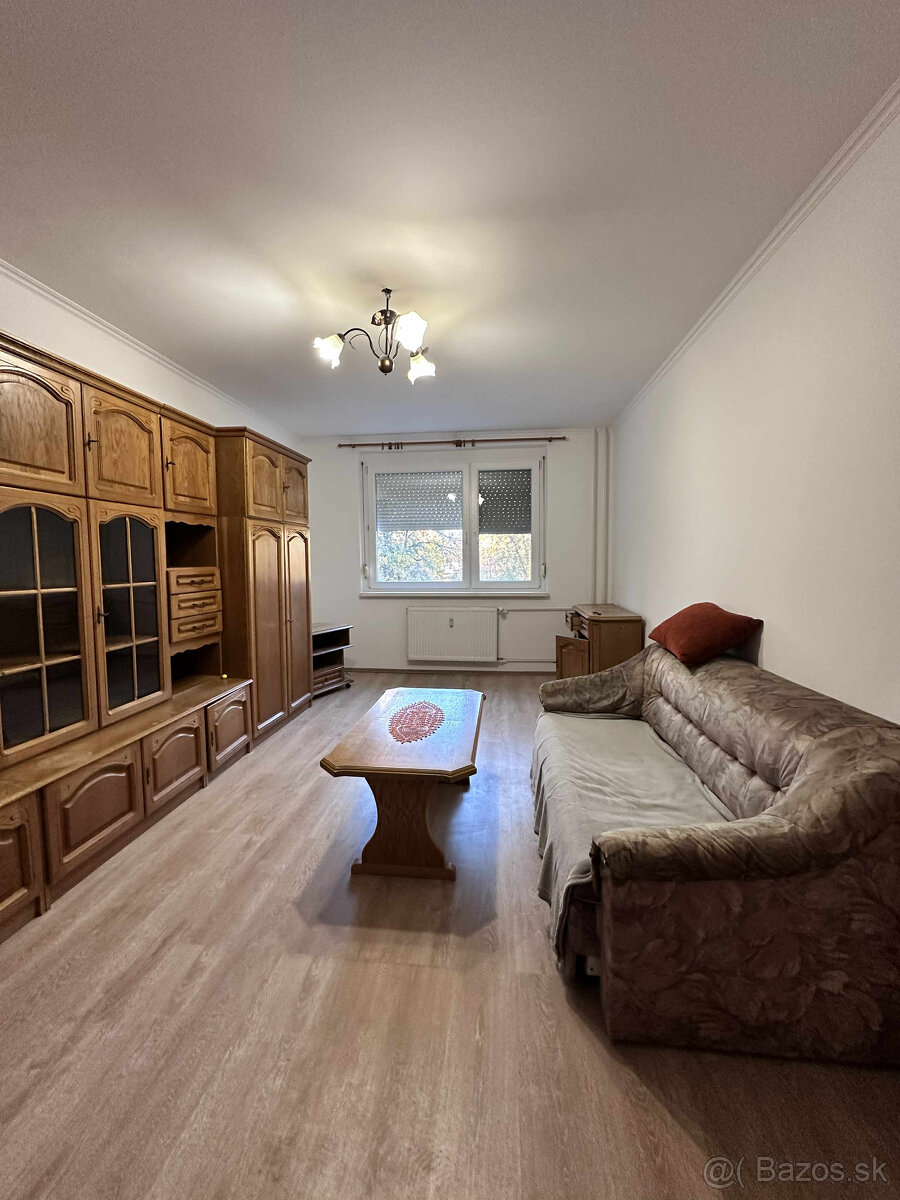 Prenájom 2 a pol izbový byt v centre mesta Dunajská Streda - 2