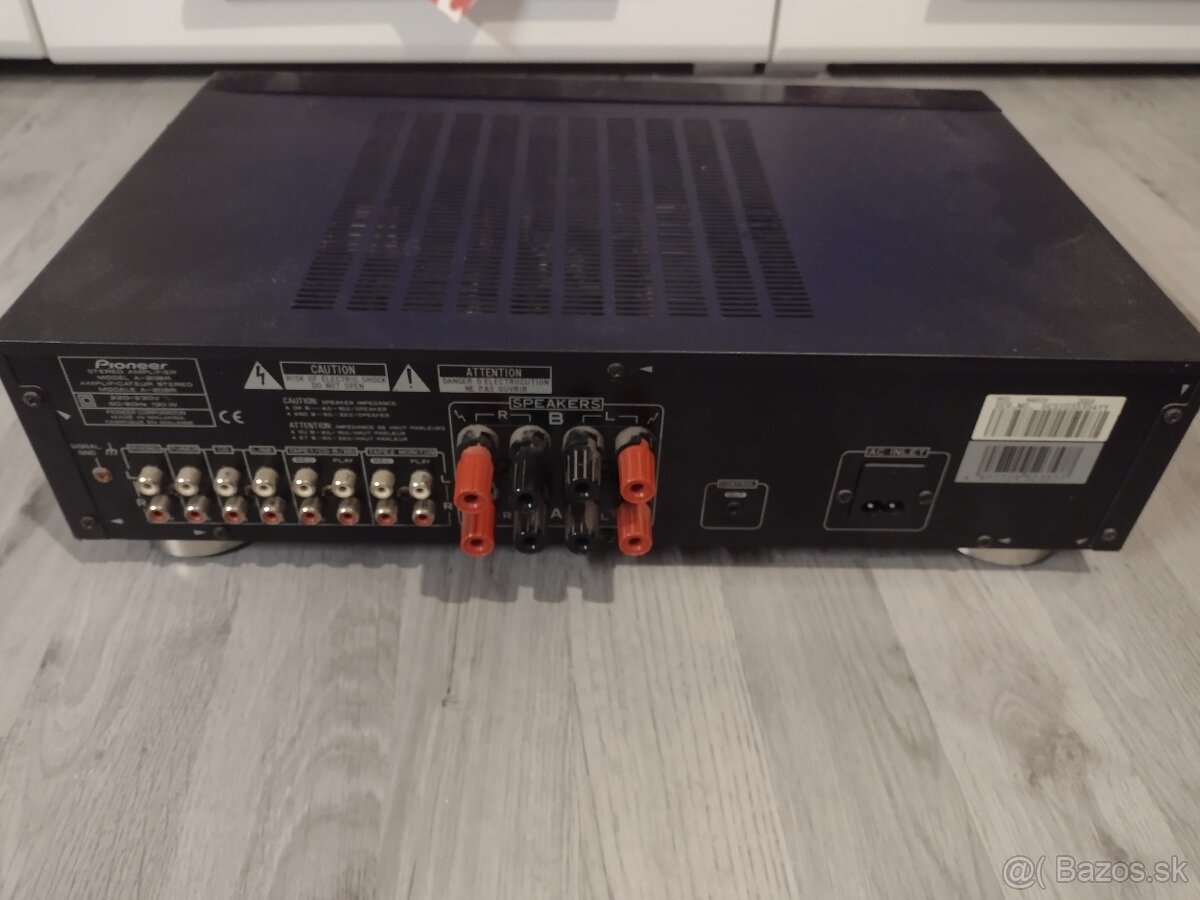 Zosilovač Pioneer - 2