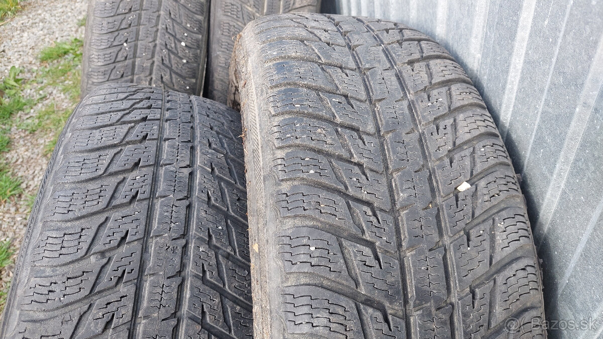 NOKIAN 235/55R19 - 2