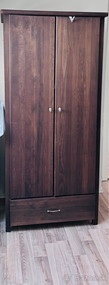 Nábytok z masívu. - 2