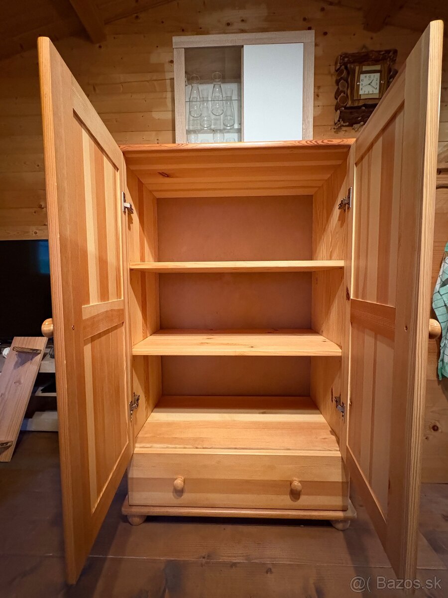 Drevená skriňa - 2